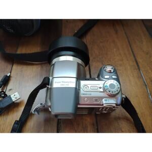 Sony Cyber-shot DSC-H2 6.0MP Camera w/Carl Zeiss Lens